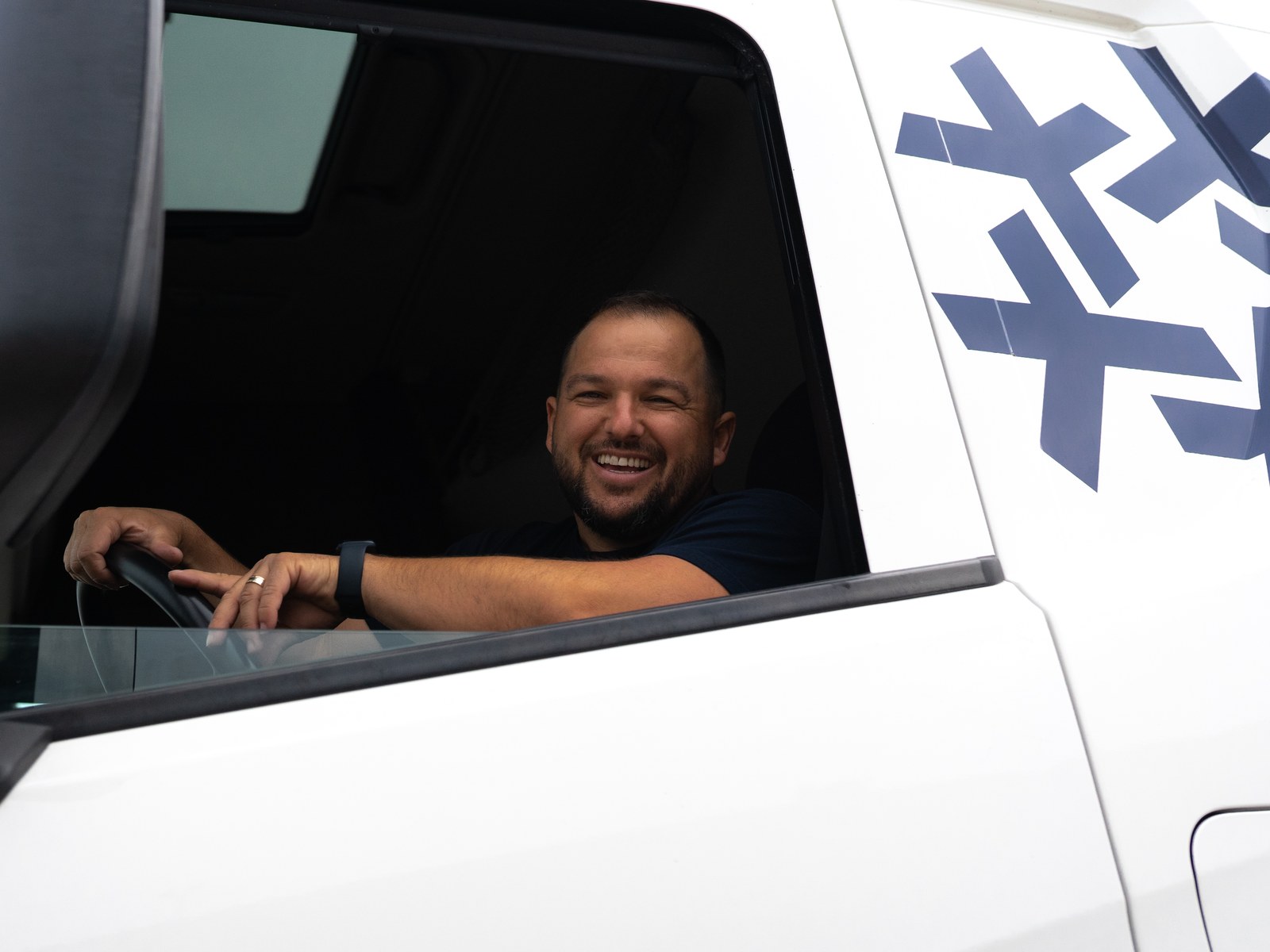 A driver at the wheel of a group tractor unit
